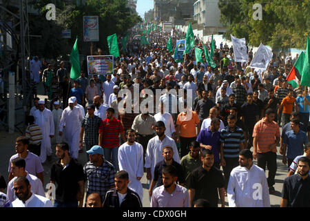 Palästinensische Hamas-Anhänger nehmen Teil an einer Rallye in Jabalya, nördlichen Gazastreifen 7. Oktober 2011, zur Solidarität mit den palästinensischen Gefangenen in israelischen Gefängnissen gehalten. Hunderte von Palästinensern in israelischen Gefängnissen haben einen Hungerstreik zu protestieren gegen die Verschlechterung der Bedingungen in den Gefängnissen, die Palästina angeschlossen. Stockfoto