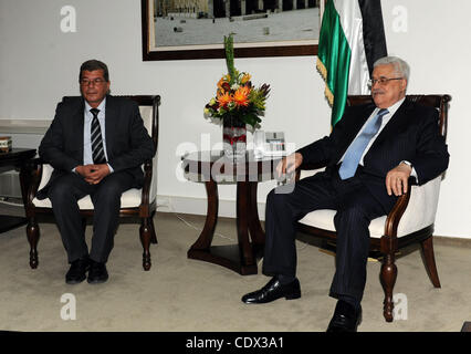 5. November 2011 - Ramallah, Westjordanland, Palästinensische Autonomiegebiete - Palästinenserpräsident Mahmoud Abbas (Abu Mazen) während eines Treffens mit Freiheit Gefangenen. Foto von Mafid Abu Hasnah (Kredit-Bild: © Mafid Abu Hasnah Apaimages/APA Images/ZUMAPRESS.com) Stockfoto