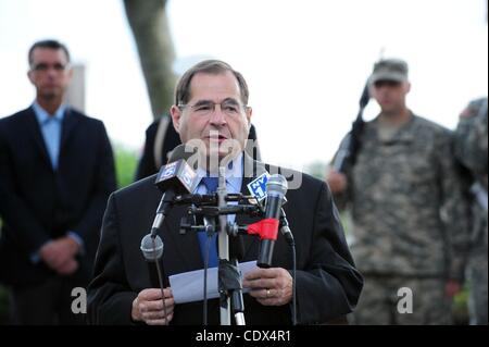 11. September 2011 spricht zum 10. Jahrestag von 9/11 - Manhattan, New York, US - Kongressabgeordneter JERROLD NADLER während der 9/11-Sunrise-Zeremonie im BAttery Park. (Bild Kredit: Bryan Smith/ZUMAPRESS.com ©) Stockfoto