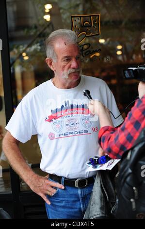 11. September 2011 - Manhattan, New York, USA - Florida pastor TERRY JONES nach der Gedenkstätte des World Trade Center Site zum 10. Jahrestag von 9/11. (Bild Kredit: Bryan Smith/ZUMAPRESS.com ©) Stockfoto