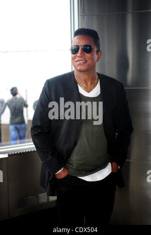 20. September 2011 - Manhattan, New York, USA - JERMAINE JACSKON, ein Gründungsmitglied der Jackson 5, fördert sein neue Buch "You Are Not Alone'' a Memoir Verfolgung seines Bruders Michael Leben, mit einem Fototermin auf dem Empire State Building. (Bild Kredit: Bryan Smith/ZUMAPRESS.com ©) Stockfoto