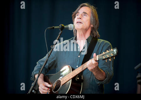 7. August 2011 führt - Mountain View, Kalifornien, USA - Jackson Brown bei den Musikern United für sichere Energie (M.U.S.E.) Konzert im Shoreline Amphitheater. Erlös zugunsten der All-Star unterstützt Japan Katastrophe Entlastung Bemühungen und Organisationen weltweit arbeiten zur Förderung der sicheren, Alternative Stockfoto