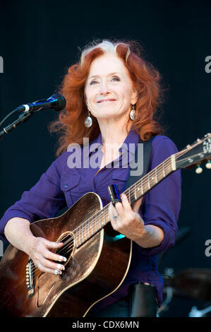 7. August 2011 führt bei den Musikern United für sichere Energie (M.U.S.E.) Konzert im Shoreline Amphitheater - Mountain View, Kalifornien, USA - Bonnie Raitt. Erlös zugunsten der All-Star unterstützt Japan Katastrophe Entlastung Bemühungen und Organisationen weltweit arbeiten, um sichere, alternative zu fördern Stockfoto