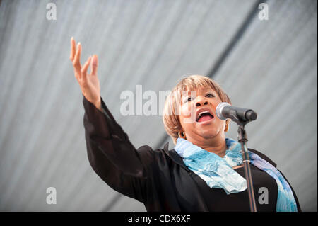 13. August 2011 führt - San Jose, Kalifornien, USA - MAVIS STAPLES live am 22. jährliche Jazzfestival San Jose. (Kredit-Bild: © Jerome Brunet/Zuma Press) Stockfoto