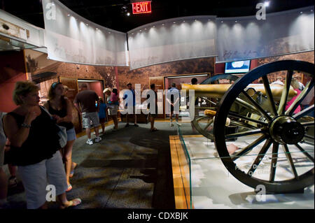 3. August 2011 tour - Gettysburg, PA, USA - Besucher der Gettysburg-Museum in der Stadt für den amerikanischen Bürgerkrieg Schlacht mit die größte Zahl der totale Opfer zur Kenntnis genommen.  2013 markiert den 150. Jahrestag der Schlacht von Gettysburg. (Kredit-Bild: © Brian Cahn/ZUMAPRESS.com) Stockfoto