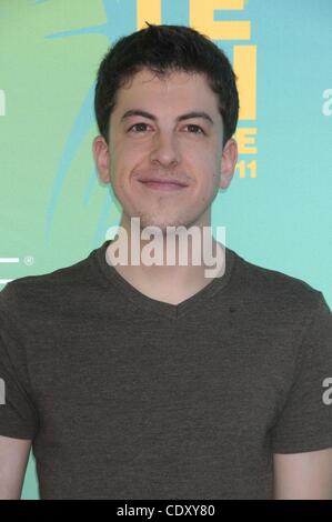 7. August 2011 - statt Los Angeles, Kalifornien, USA - 7. August 2011 - Los Angeles, Kalifornien, USA - Schauspieler CHRISTOPHER MINTZ PLASSE bei 2011 Teen Choice Awards - Ankünfte auf GDer Gibson Amphitheater, Los Angeles. (Kredit-Bild: © Paul Fenton/ZUMAPRESS.com) Stockfoto