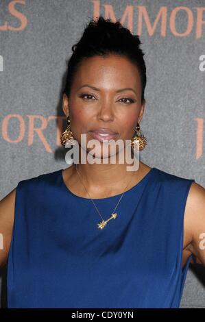 7. November 2011 - Los Angeles, Kalifornien, USA - 7. November 2011 - Los Angeles, Kalifornien, USA - Schauspielerin AISHA TYLER bei der unsterblichen "World Premiere Los Angeles" im Nokia Theater L.A.Live statt. (Kredit-Bild: © Paul Fenton/ZUMAPRESS.com) Stockfoto