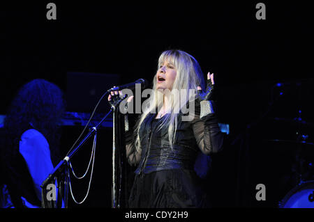 3. September 2011 - bringt Bristow, Virginia, USA Sängerin STEVIE NICKS ihr In Your Dreams Tour die Jiffy Lube Live Pavillon befindet sich in Bristow. (Kredit-Bild: © TinaFultz/ZUMA Press) Stockfoto