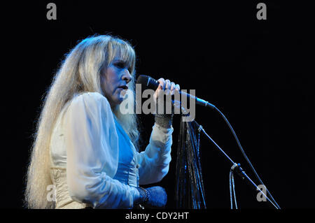 3. September 2011 - bringt Bristow, Virginia, USA Sängerin STEVIE NICKS ihr In Your Dreams Tour die Jiffy Lube Live Pavillon befindet sich in Bristow. (Kredit-Bild: © TinaFultz/ZUMA Press) Stockfoto