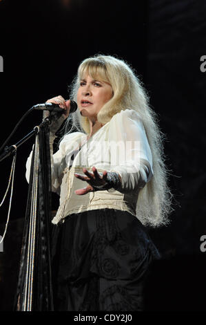 3. September 2011 - bringt Bristow, Virginia, USA Sängerin STEVIE NICKS ihr In Your Dreams Tour die Jiffy Lube Live Pavillon befindet sich in Bristow. (Kredit-Bild: © TinaFultz/ZUMA Press) Stockfoto