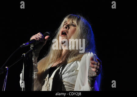 3. September 2011 - bringt Bristow, Virginia, USA Sängerin STEVIE NICKS ihr In Your Dreams Tour die Jiffy Lube Live Pavillon befindet sich in Bristow. (Kredit-Bild: © TinaFultz/ZUMA Press) Stockfoto