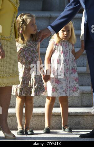 19. August 2011 - Madrid, Spanien - spanische König Juan Carlos, Königin Sofia, Prinz Felipe, Prinzessin Letizia, Prinzessin Leonor Prinzessin Sofia, Infantin Elena kümmert sich ihre Tochter Victoria Federica und Sohn Felipe Juan Froilan an einer Besprechung teilnehmen mit Papst Benedict XVI an der Zarzuela-Palast in Madrid, auf Augu Stockfoto