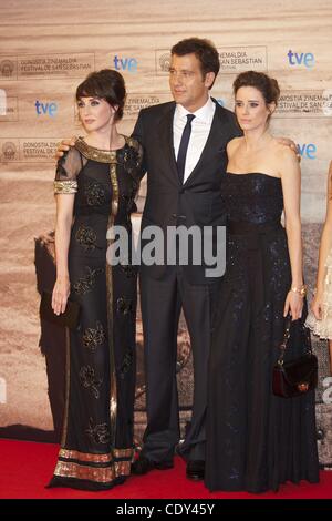 16. September 2011 - San Sebastian, Baskenland, Spanien - Schauspielerin Carice Van Houten, Schauspieler Clive Owen und spanische Schauspielerin Pilar Lopez de Ayala "Eindringlinge" Premiere im Kursaal Palace besuchen während der 59. San Sebastian International Film Festival am 16. September 2011 in San Sebastian, Spanien. (Kredit Ima Stockfoto