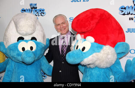 24. Juli 2011 - New York, New York, USA - TIM GUNN besucht die Weltpremiere von "Die Schlümpfe in 3D" im Ziegfeld Theater statt. (Bild Kredit: Nancy Kaszerman/ZUMAPRESS.com ©) Stockfoto