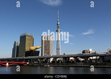 1. November 2011 - Tokyo, Japan - The Tokyo Sky Tree steht in Tokio, Japan, am Sonntag, den 30. Oktober 2011.Tokyo Sky Tree wird am 22. Mai 2012 für die Öffentlichkeit geöffnet und es stehen 634 Metern 2.080 Fertigstellung von mehr als 600 Meter von den Canton Tower in China und wird das höchste der Welt Stockfoto