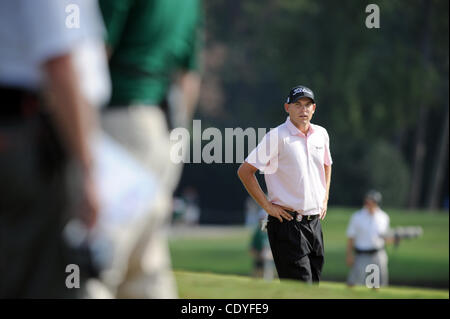 25. September 2011 - Atlanta, GA, USA - Bill Haas von Greenville, SC, überblickt seine 17 Fairway-Bunker, während die Finalrunde der Tour Championship-Golf-Turnier im East Lake Golf Club in Atlanta, Georgia, auf Sonntag, 25. September 2011 aufgenommen. Haas gewann das Turnier in einem Playoff und Fe Stockfoto