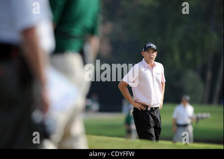 25. September 2011 - Atlanta, GA, USA - Bill Haas von Greenville, SC, überblickt seine 17 Fairway-Bunker, während die Finalrunde der Tour Championship-Golf-Turnier im East Lake Golf Club in Atlanta, Georgia, auf Sonntag, 25. September 2011 aufgenommen. Haas gewann das Turnier in einem Playoff und Fe Stockfoto