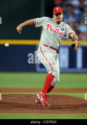 28. September 2011 - Atlanta, GA, USA - Philadelphia Phillies-Pitcher Joe Blanton vermeidet einen Hit die Mitte von Atlanta Braves Center Fielder Michael Bourn im ersten Inning MLB Baseball Spiel im Turner Field in Atlanta, Georgia, am 28. September 2011.   UPI Photo/Erik S. weniger (Kredit-Bild: © Stockfoto