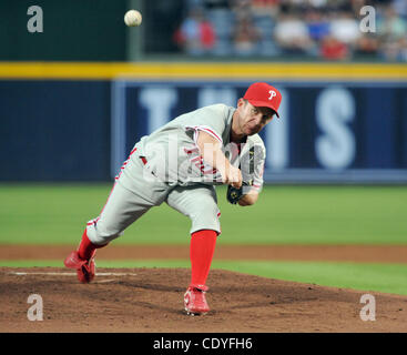 28. September 2011 liefert - Atlanta, GA, USA - Philadelphia Phillies ab Krug Roy Oswalt, ein Atlanta Braves Teig im 1. Inning MLB Baseball Spiel im Turner Field in Atlanta, Georgia, am 27. September 2011. Die Phillies besiegt die Braves 7-1.  UPI Photo/Erik S. weniger (Credit Ima Stockfoto