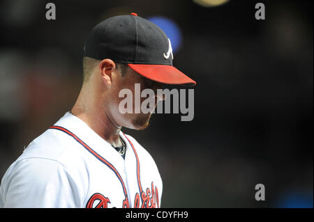 29. September 2011 geht nach gezogen gegen die Philadelphia Phillies im 9. Inning MLB Baseball Spiel im Turner Field in Atlanta, Georgia, am 28. September 2011 - Atlanta, GA, USA - Atlanta Braves Krug Craig Kimbrel abseits des Feldes.  Die Phillies besiegt die Braves 4-3, Beseitigung Stockfoto