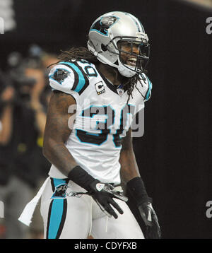 16. Oktober 2011 reagiert - Atlanta, GA, USA - Carolina Panthers Sicherheit Charles Godfrey (#30) nach für Pass-Einmischung in die Endzone gegen die Atlanta Falcons Wide Receiver Roddy White (#84) aufgerufen wird, in der ersten Hälfte von einem NFL-Football-Spiel im Georgia Dome in Atlanta, Georgia am 16. Oktober 2 Stockfoto
