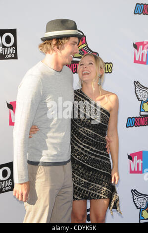 14. August 2011 vergibt - Los Angeles, Kalifornien, USA - Dax Shepard, Kristen Bell, die Teilnahme an der 2011 VH1 Do etwas Held At The Hollywood Palladium In Hollywood, Kalifornien am 14.08.11. 2011 (Kredit-Bild: © D. Long/Globe Photos/ZUMAPRESS.com) Stockfoto