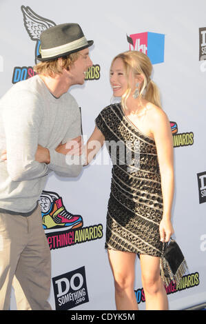 14. August 2011 vergibt - Los Angeles, Kalifornien, USA - Dax Shepard, Kristen Bell, die Teilnahme an der 2011 VH1 Do etwas Held At The Hollywood Palladium In Hollywood, Kalifornien am 14.08.11. 2011 (Kredit-Bild: © D. Long/Globe Photos/ZUMAPRESS.com) Stockfoto