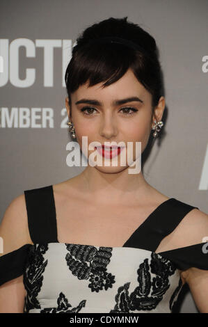 15. September 2011 - Los Angeles, Kalifornien, USA - Lily Collins Teilnahme an The World Premiere Of '' Entführung '' im Grauman es Chinese Theatre in Hollywood, Kalifornien am 15.09.11 statt. 2011 (Kredit-Bild: © D. Long/Globe Photos/ZUMAPRESS.com) Stockfoto