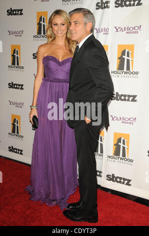 24. Oktober 2011 - Los Angeles, Kalifornien, USA - George Clooney, Stacy Keibler Teilnahme an der 15. jährlichen Hollywood Film Awards Gala im Beverly Hilton Hotel in Beverly Hills, Kalifornien am statt 24.10.11. 2011 (Kredit-Bild: © D. Long/Globe Photos/ZUMAPRESS.com) Stockfoto