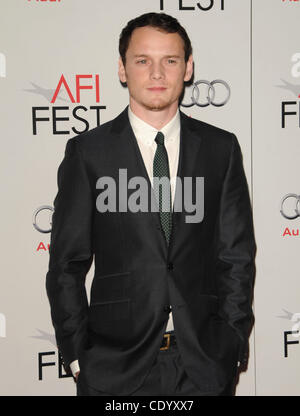 4. November 2011 - Los Angeles, Kalifornien, USA - Anton Yelchin Teilnahme an der Los Angeles Times Young Hollywood Panel im Grauman es Chinese Theatre in Hollywood, Kalifornien am 04.11.11 statt. 2011 (Kredit-Bild: © D. Long/Globe Photos/ZUMAPRESS.com) Stockfoto