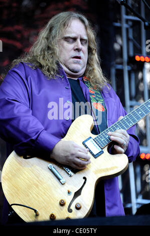 13. August 2011 - San Francisco, Kalifornien; USA - führt Musiker WARREN HAYNES live im Rahmen des 2011 Outside Lands Music Festival, die im Golden Gate Park stattfindet.  Das dreitägige Festival lockt Tausende von Fans, eine Vielzahl von Künstler auf sechs verschiedenen Bühnen zu sehen. Copyright 2011 Ja Stockfoto