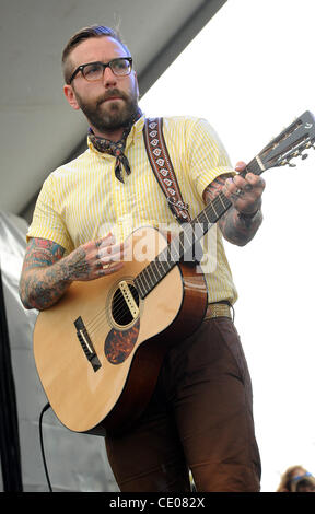 17. September 2011 - Austin, Texas; USA - Musiker DALLAS GREEN City and Colour tritt im Rahmen der zehnten jährlichen Austin City Limits Music Festival, die stattfindet am Zilker Park befindet sich in Austin.  Das dreitägige Festival mehr als 70 anziehen wird fans 000 um zu sehen, eine Vielzahl von Künstler auf acht Stockfoto