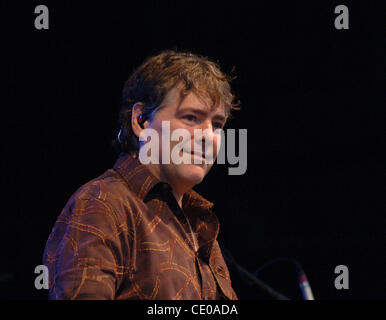 Multi-Grammy-Gewinner, die BELA FLECK das Orginal-Lineup von BLEA FLECK und THE FLECKTONES heraus bringt, um neueste Version, ROCKET SCIENCE im NETELOS Pavillon in PORTSMOUTH, VIRGINIA on13 AUGUST 2011 zu unterstützen. Line-up ist VICTOR WOOTEN, BELA FLECK, HOWARD LEVY, ROY WOOTEN Stockfoto