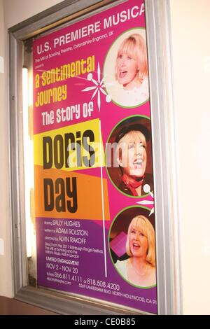 5. November 2011 Plakat an der "Sentimental Journey" Los Angeles - Los Angeles, Kalifornien, USA - Premiere (Kredit-Bild: © Jeff Frank/ZUMAPRESS.com) Stockfoto