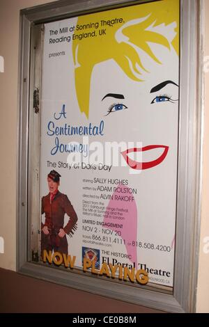 5. November 2011 Plakat an der "Sentimental Journey" Los Angeles - Los Angeles, Kalifornien, USA - Premiere (Kredit-Bild: © Jeff Frank/ZUMAPRESS.com) Stockfoto