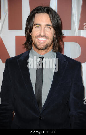 9. November 2011 - Nashville, Tennessee; USA - Sänger JAKE OWEN kommt auf dem roten Teppich an der 45th Annual CMA Music Awards, die in der Bridgestone Arena stattfand befindet sich im Stadtkern von Nashville.  Copyright 2011 Jason Moore. (Kredit-Bild: © Jason Moore/ZUMAPRESS.com) Stockfoto