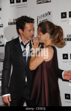 15. Oktober 2011 - Hollywood, Kalifornien, USA - Robert Downey Jr. und Susan Downey während der 25. American Cinematheque Award ehrt Robert Downey Jr., im Beverly Hilton Hotel am 14. Oktober 2011, in Beverly Hills, Kalifornien. (Kredit-Bild: © Michael Germana/Globe Photos/ZUMAPRESS.com) Stockfoto