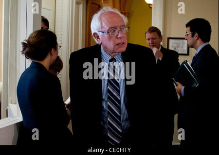 14. September 2011 kommt - Washington, District Of Columbia, US - Senator BERNIE SANDERS (I-VT) für eine Pressekonferenz auf dem Capitol Hill Mittwoch kündigt Rechtsvorschriften um soziale Sicherheit zu gewährleisten. (Bild Kredit: Pete Marovich/ZUMAPRESS.com ©) Stockfoto