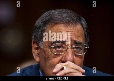 22. September 2011 zeugt - Washington, District Of Columbia, US - Verteidigungsminister LEON PANETTA vor der Senate Armed Services Committee Sitzung vom US-Strategie in Afghanistan und im Irak. Dies war am ehesten Mullen letzter Auftritt vor dem Ausschuss... Dies war Panettas erster Auftritt als Stockfoto