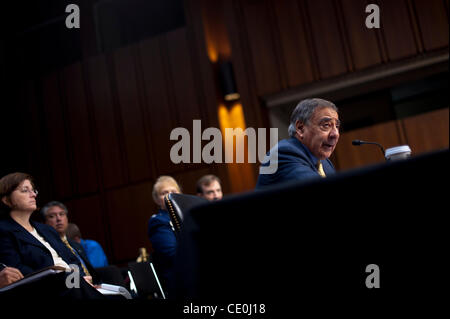 22. September 2011 zeugt - Washington, District Of Columbia, US - Verteidigungsminister LEON PANETTA vor der Senate Armed Services Committee Sitzung vom US-Strategie in Afghanistan und im Irak. Dies war am ehesten Mullen letzter Auftritt vor dem Ausschuss... Dies war Panettas erster Auftritt als Stockfoto