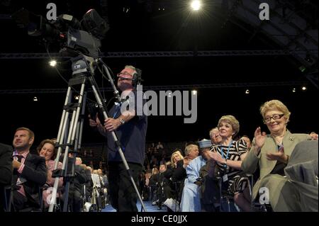 7. Oktober 2011 - Manchester, England, UK - applaudieren Delegierten während der konservativen Parteikonferenz in Manchester Central. (Kredit-Bild: © Mark Makela/ZUMAPRESS.com) Stockfoto