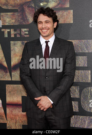 28. Juli 2011 kommt - Hollywood, Kalifornien, USA - JAMES FRANCO für die Premiere des Films "Rise of the Planet of the Apes" im chinesischen Theater. (Kredit-Bild: © Lisa O'Connor/ZUMAPRESS.com) Stockfoto