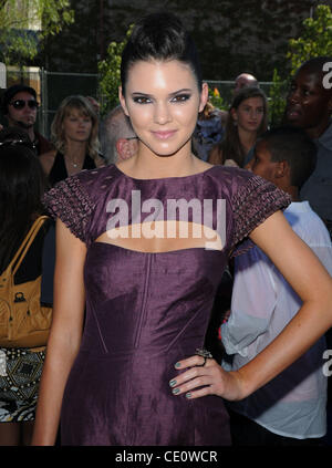 7. August 2011 kommt - Los Angeles, Kalifornien, USA - KENDALL JENNER für den Teen Choice Awards 2011 auf der Gibson Ampitheater. (Kredit-Bild: © Lisa O'Connor/ZUMAPRESS.com) Stockfoto