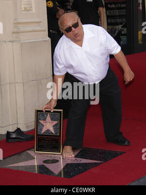 17. August 2011 - Hollywood, Kalifornien, USA - Danny Devito bekommt Stern auf dem Walk of Fame. (Kredit-Bild: © Lisa O'Connor/ZUMAPRESS.com) Stockfoto