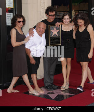 17. August 2011 - Hollywood, Kalifornien, USA - Danny Devito bekommt Stern auf dem Walk of Fame. (Kredit-Bild: © Lisa O'Connor/ZUMAPRESS.com) Stockfoto