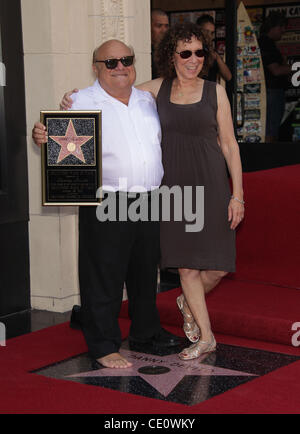 17. August 2011 - Hollywood, Kalifornien, USA - Danny Devito bekommt Stern auf dem Walk of Fame. (Kredit-Bild: © Lisa O'Connor/ZUMAPRESS.com) Stockfoto