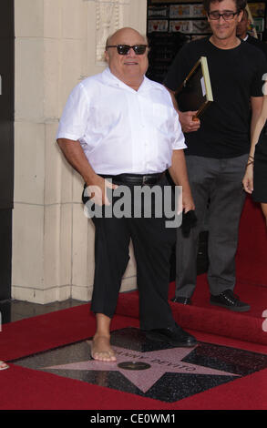 17. August 2011 - Hollywood, Kalifornien, USA - Danny Devito bekommt Stern auf dem Walk of Fame. (Kredit-Bild: © Lisa O'Connor/ZUMAPRESS.com) Stockfoto