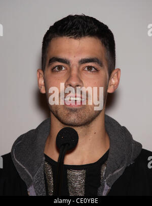 7. November 2011 kommt für das Volk Choice Awards 2012 Nominierungen im Paley Center - Beverly Hills, Kalifornien, USA - JOE JONAS. (Kredit-Bild: © Lisa O'Connor/ZUMAPRESS.com) Stockfoto