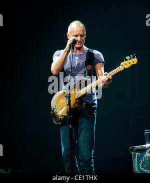 26. Oktober 2011 - Philadelphia, PA - legendären Rockstar STING, die live im Turm-Theater in Philadelphia PA. Sting war in Philadelphia mit seinem '' Back To Bass''-Tour. (Bild Kredit: Ricky Fitchett/ZUMAPRESS.com ©) Stockfoto