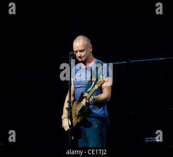 26. Oktober 2011 - Philadelphia, PA - legendären Rockstar STING, die live im Turm-Theater in Philadelphia PA. Sting war in Philadelphia mit seinem '' Back To Bass''-Tour. (Bild Kredit: Ricky Fitchett/ZUMAPRESS.com ©) Stockfoto